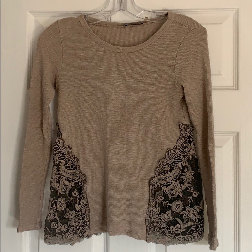 Thermal top with lace detail and leopard scarf!